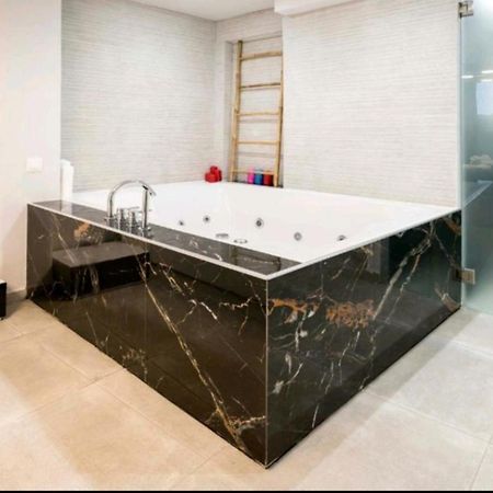 Romantic Jacuzzi Apartment Athen Eksteriør billede