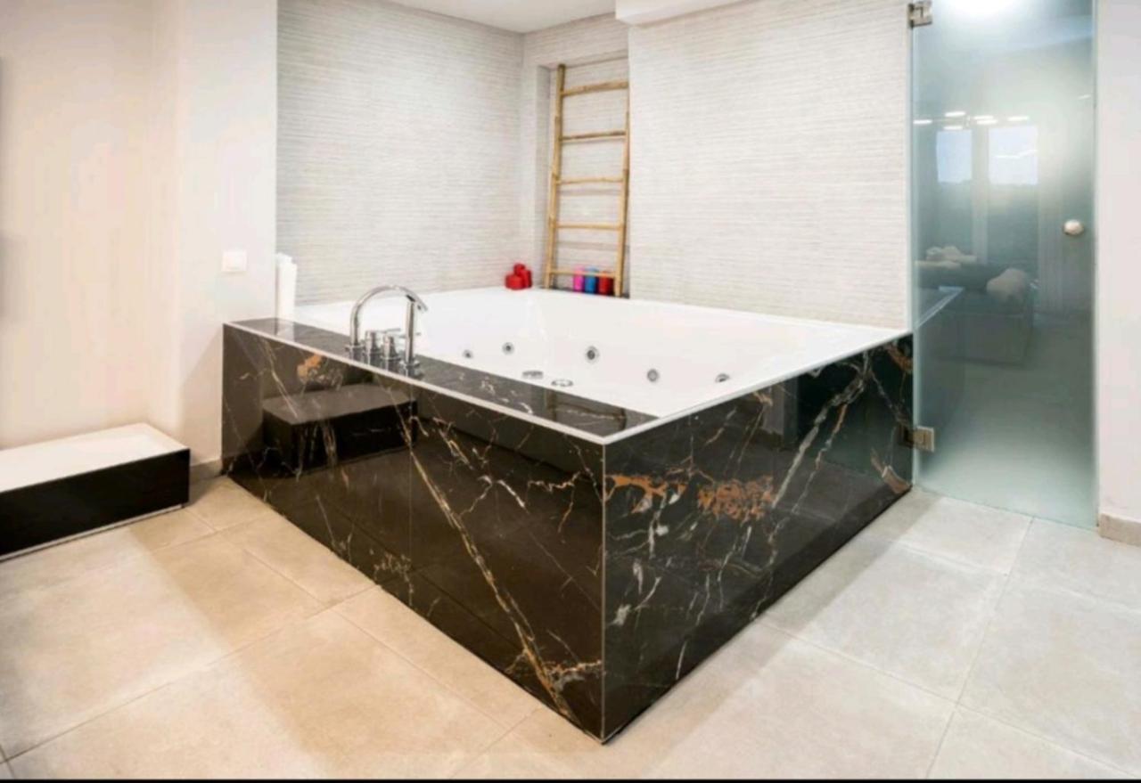 Romantic Jacuzzi Apartment Athen Eksteriør billede