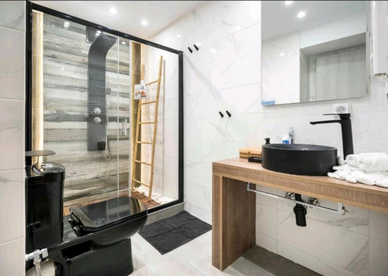 Romantic Jacuzzi Apartment Athen Eksteriør billede